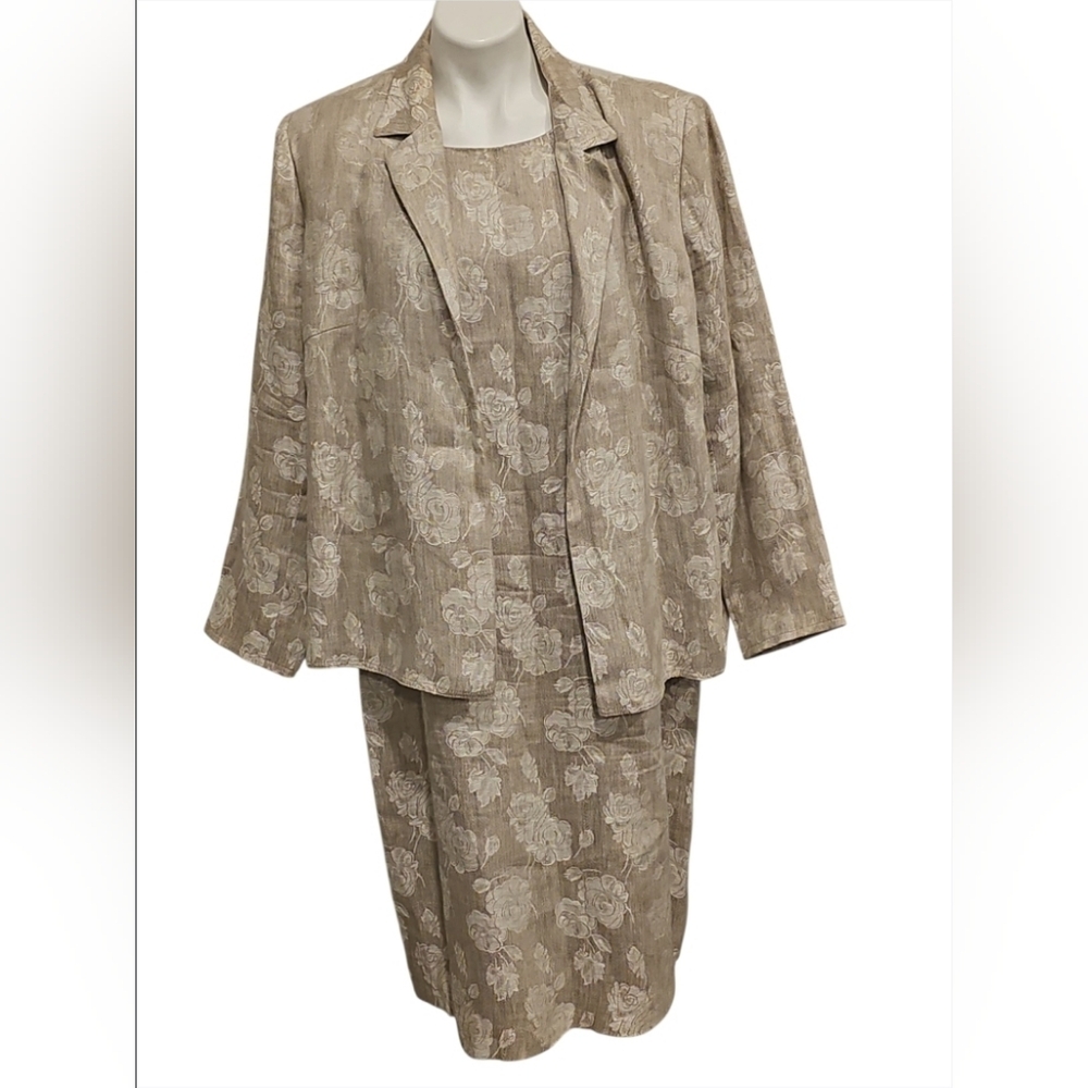 Harve Benard Linen 2-piece  in Beige